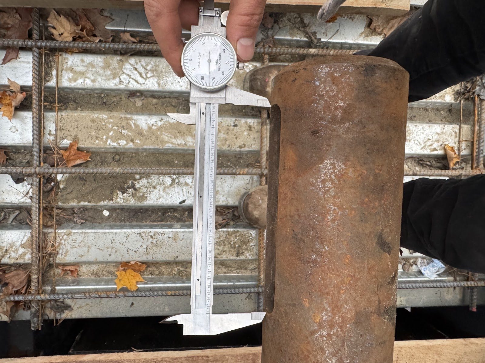 Measuring the old shaft for its replacement.