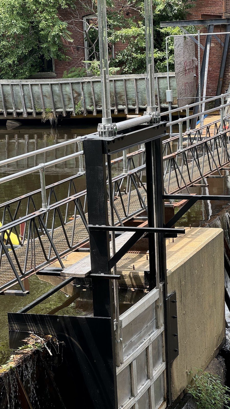 The headgate structure at low water.